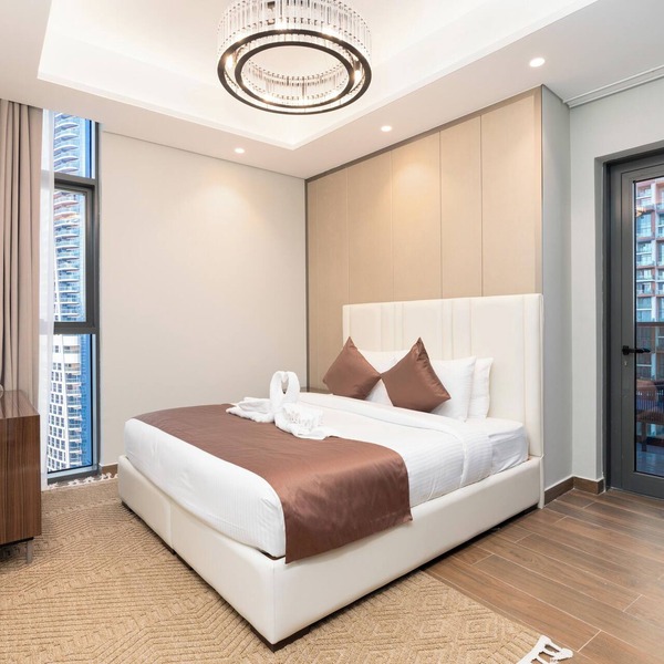 Luxurious 2BR Partial Burj View l King size Bed