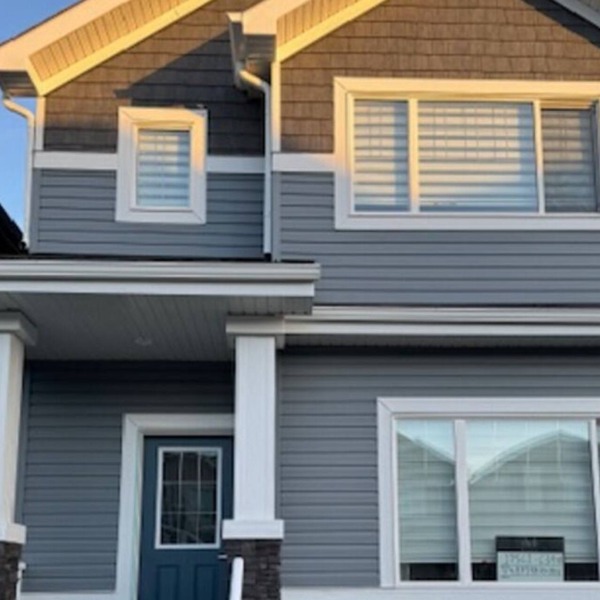 Luxurious | 4 Bedrooms| Main Floor of House| Families| Groups| Individuals|