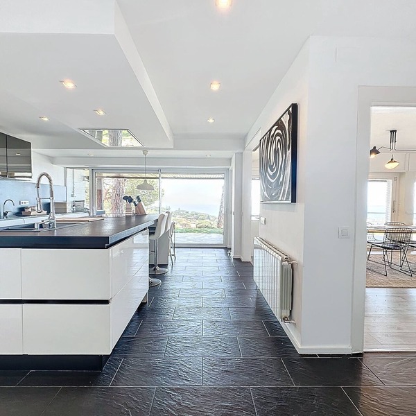 Luxurious 5-bedroom villa with WiFi, AC in enchanting Cabrils