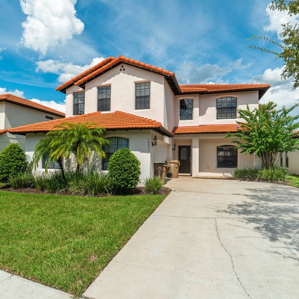 ✨ Luxurious 5BR Villa w/Private Pool & Game Room near Disney 🏝️🎢