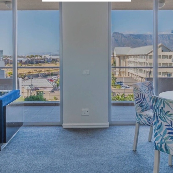 Luxurious Accessible Apartment with Ocean Views in Kaapstad