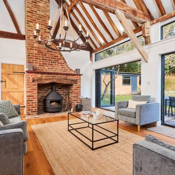 Luxurious Barn With Outdoor Dining, Near Vineyard