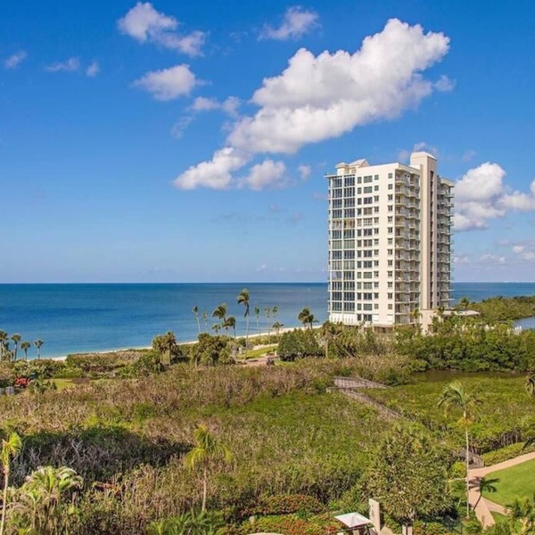 Luxurious Beach Front Condo with Spectacular Views!