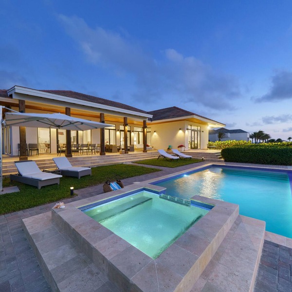 Luxurious Beachfront Home- featured on HGTV House Hunters with private pool