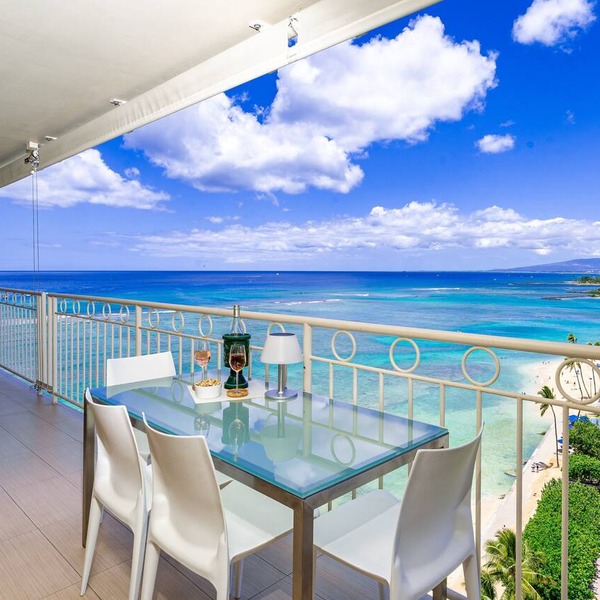 Luxurious Beachfront Condo with Spectacular Ocean Views! FREE Parking!