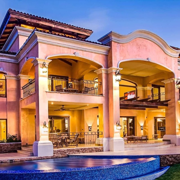 Luxurious Beachfront Mansion with a Stunning Infinity Pool in Playa Flamingo