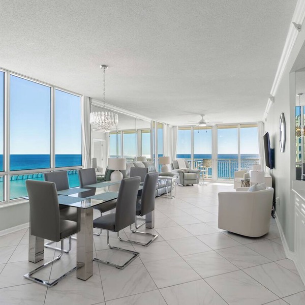 Luxurious Gulf-front Condo, Heated Pool, Spa/Gym