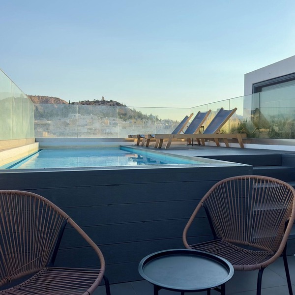 Luxurious Home | Shared Rooftop Pool and Gym by TT