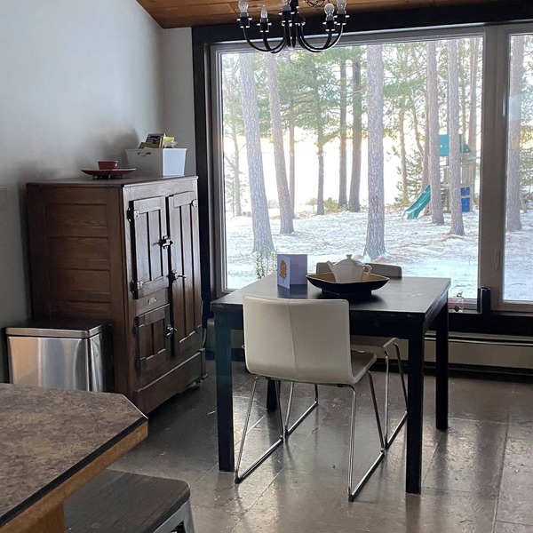 Luxurious Lake House with Hot Tub - Come and Enjoy and Unwind by Lake Nipissing!
