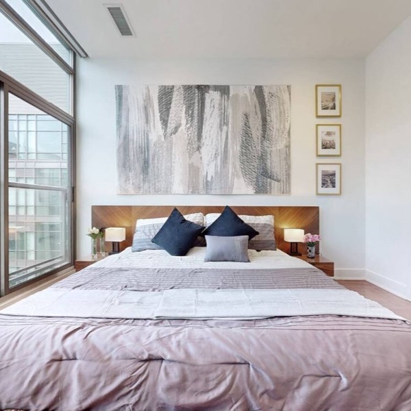 Luxurious, modern and convenient lake shore condo on penthouse floor