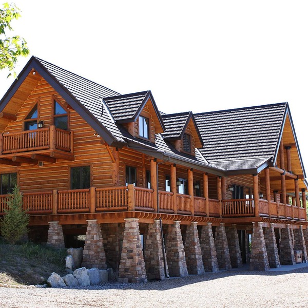 Luxurious Mountain lodge for corporate retreats or large/ family gatherings