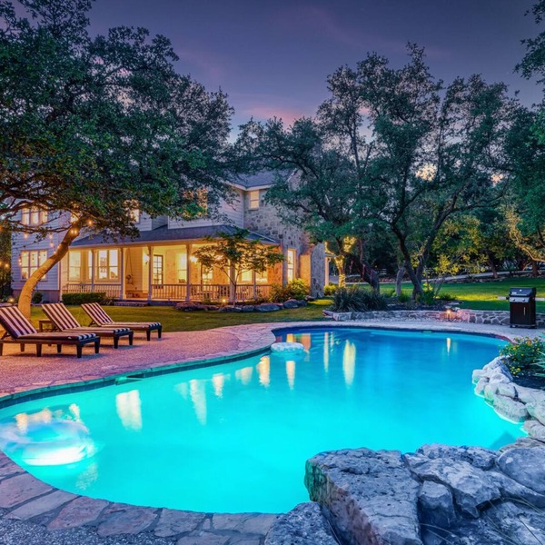 "Luxurious Moya's ranchette " mini horses,heated pool,games