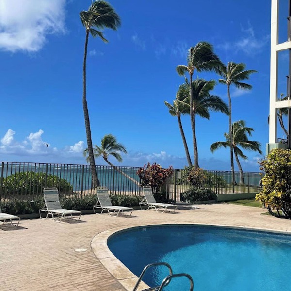 Luxurious Oceanfront Escape in Kahala – Pool, Gym & Paradise Views