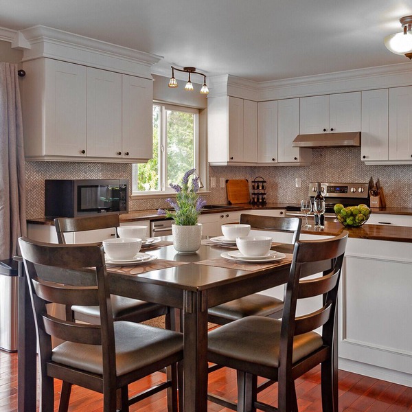 Luxurious Olympic View Suite 1400 Sq ft + Balcony