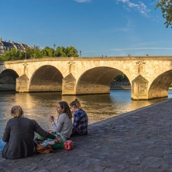 LUXURIOUS PARISIAN DUPLEX WITH SEINE VIEWS IN HISTORIC ÎLE SAINT-LOUIS - 3 BEDS