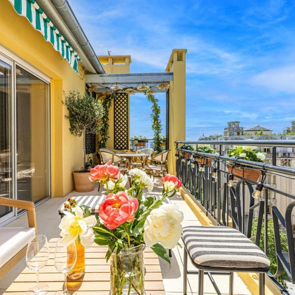 Luxurious penthouse, 2 bedroom suites, 3 spacious terraces, gorgeous views of mountains and sea,