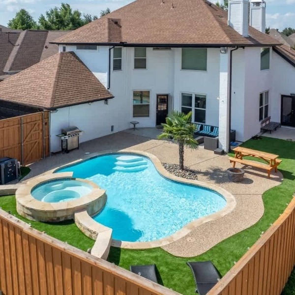 Luxurious | Pool Oasis | PS5 | 5BR 4 BA | Aquarium