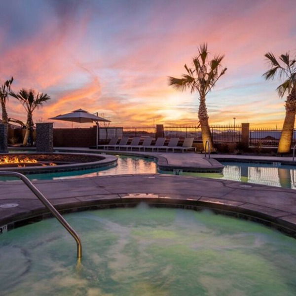 LUXURIOUS POOLSIDE VILLA *Sparkling Clean, Speedy Wireless, Resort Pool, ZION.