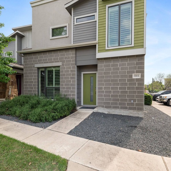 LUXURIOUS Posh Condo 3 Beds/3 Full Baths! Upscale Deco 5 Minutes From The Domain
