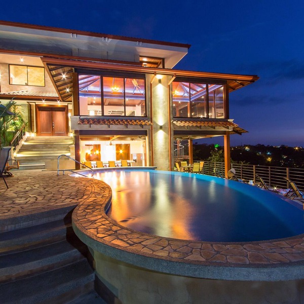 Luxurious, Private Chef, Mesmerizing views, lots of WILDLIFE