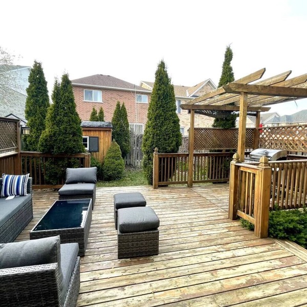 Luxurious Spacious Dream Home with Parking!