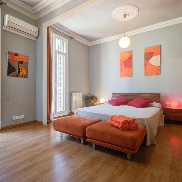 Luxurious, spacious and modern apartment in a superb central location.