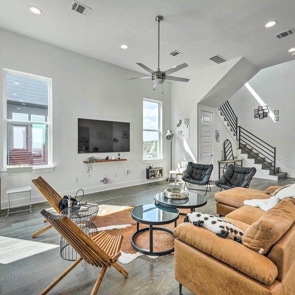 Luxurious & Spacious Austin Home ~ 8 Mi to Dtwn!