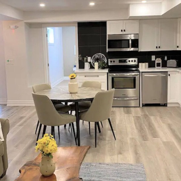 Luxurious, spacious, Independent 2 Bedrooms 2 baths with fireplace/free parking