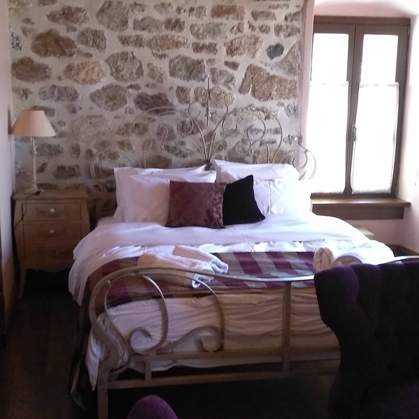 Luxurious Suites with Great View to Loussios Gorge