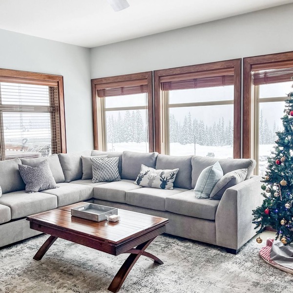 Luxurious TRUE ski in/out chalet in Happy Valley with gorgeous views!
