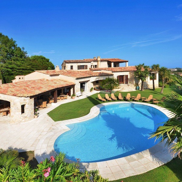 Luxurious Villa with Pool, Tennis Court, Pétanque, Bar, Pizza Oven, and Sea View