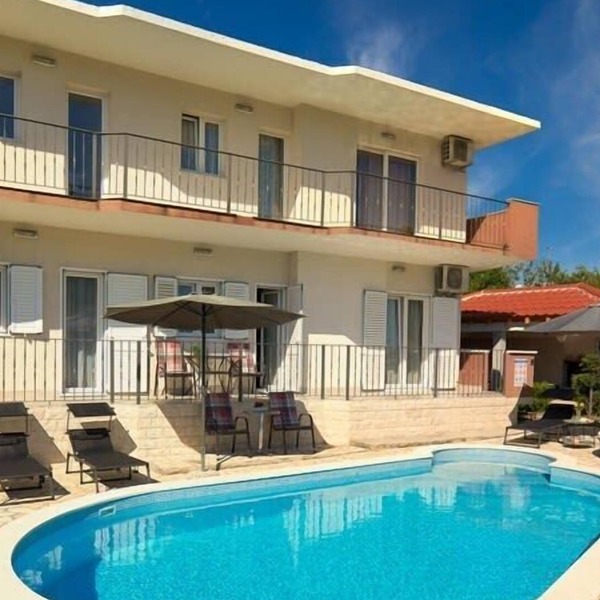 Luxurious Villa In Quiet Neighbourhood With Gym