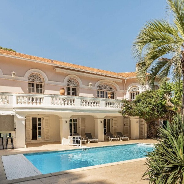 LUXURIOUS VILLA SWIMMING POOL, PRIVATE ACCESS DIRECT TO BEACH 24 pers St Raphael