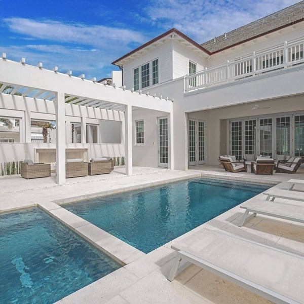 Luxurious Villa with Balcony Views + Outdoor Pool + Full Kitchen + Grill Station