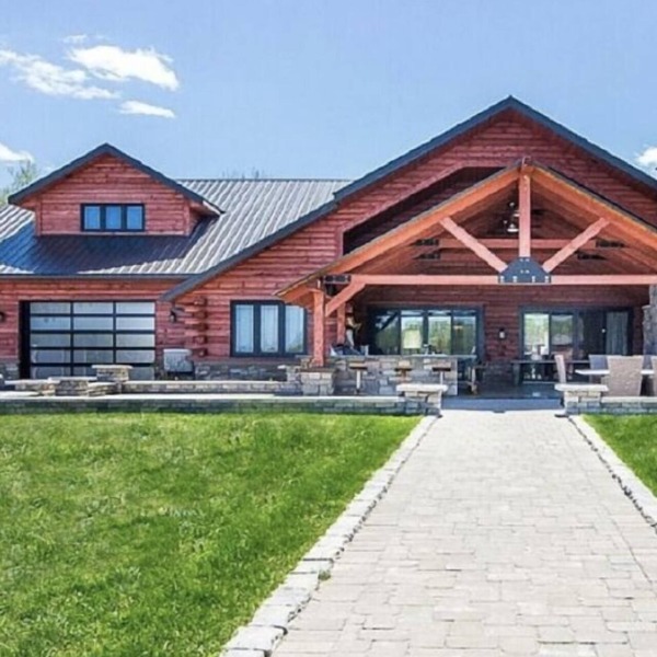 Luxurious Waterfront Log Home Vacation. Fishing/Beach. Disconnect to Reconnect!