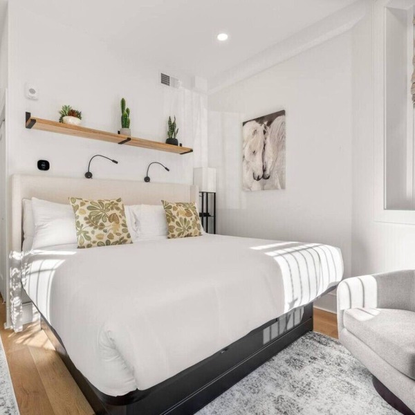 Luxury 1BR: Sleek Kitchen + City Charm | Suite 2