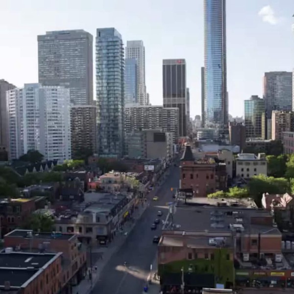 Luxury 2 Bed & 2 Bath Right Next To Subway In The Heart Of DT