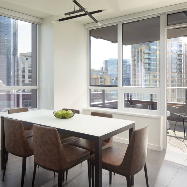 Luxury 2-BR ADA Suite w/Pools, Gym, Gourmet Kitchen & Prime Seattle Location!
