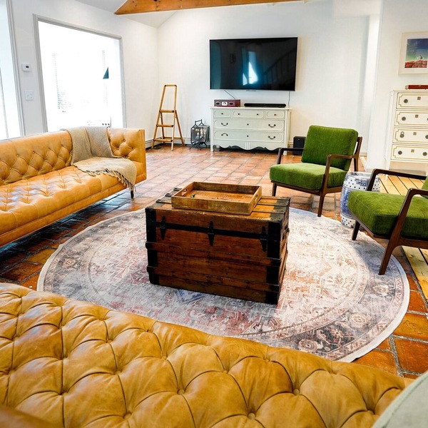 Luxury 2-Building Cape Cod Villa. Walk to the Beach!