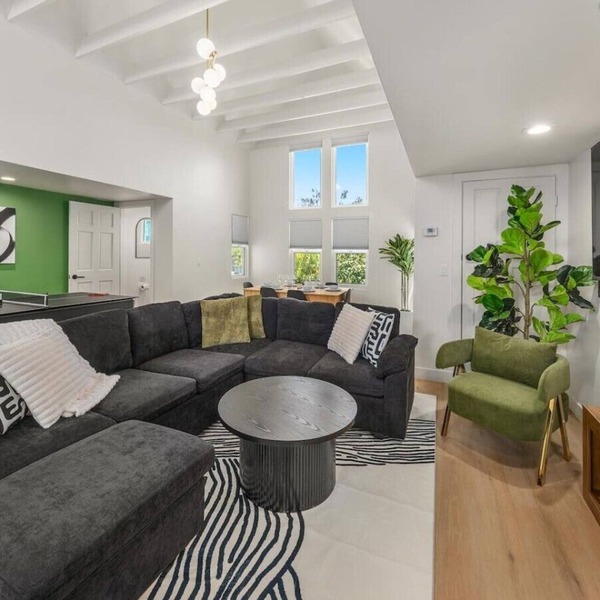 Luxury 2B/1.5B-king bds-mnt views-games-mins to DT