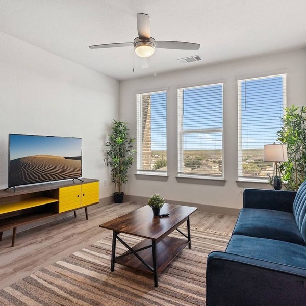 Luxury 2BD/2BA Next to Airport dpp6