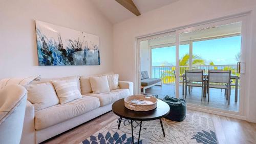 Luxury 2Bdr Beachfront Condo on Spotts Beach