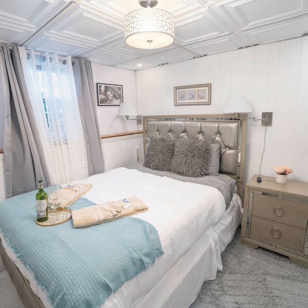 Luxury 2Bed/1Bath space in house