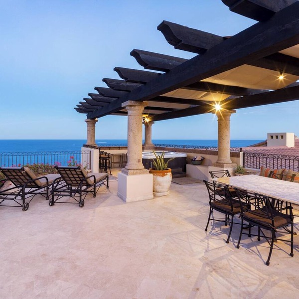 Luxury 2br Penthouse, Expanded Terrace and Private Hot Tub!