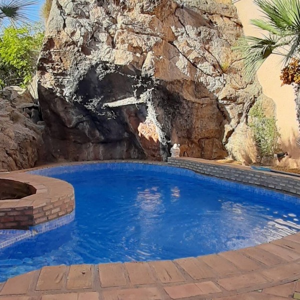 Luxury 3 BD mountainside villa, spectacular sunsets.