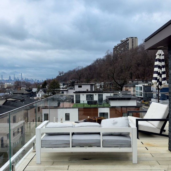 Luxury 4-BD w/Rooftop Deck. Steps 2 NYC Views!