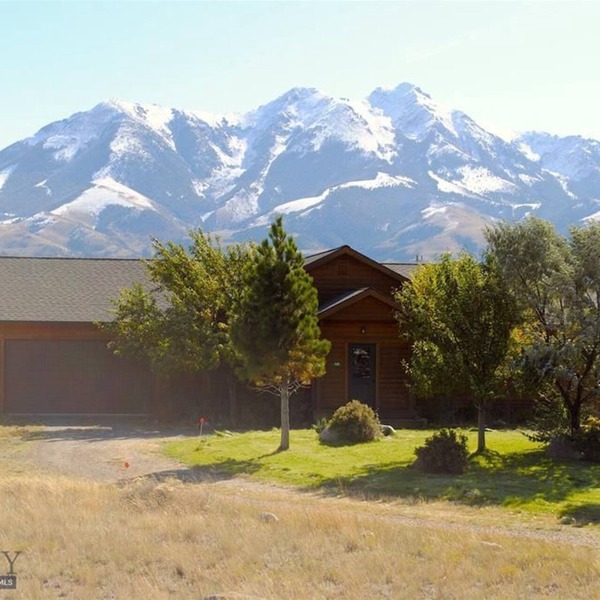 Luxury 4 bed/3.5 bath villa, 30 min to Yellowstone Park