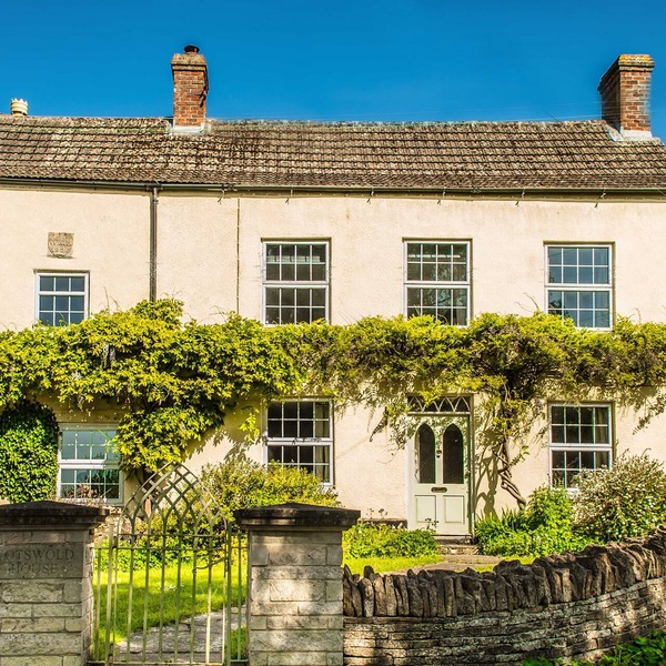 Luxury 6 Bed House, Hot Tub, Games Room and in Walking Distance to Village Pub