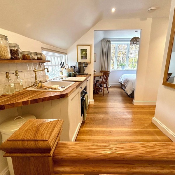 Luxury Apartment above Samantha Dadd Art Studio - in the Cotswolds
