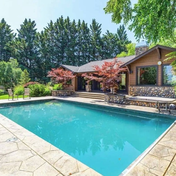 Luxury Ashland Mountain Escape: Pool, Hot Tub
